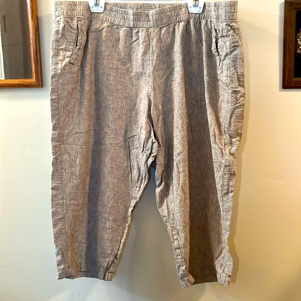 Women’s Casual Beige Capris